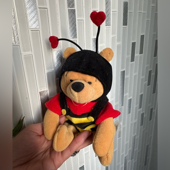 Walt Disney Winnie The Pooh Bear Valentine Bumble Bee Plush Toy - Picture 2 of 7